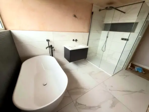 Large tiles, freestanding bath and walk-in shower